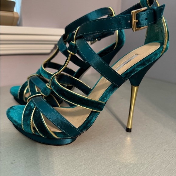 H by Halston Size 7.5 Velvet Peacock Green heels. - Picture 2 of 8